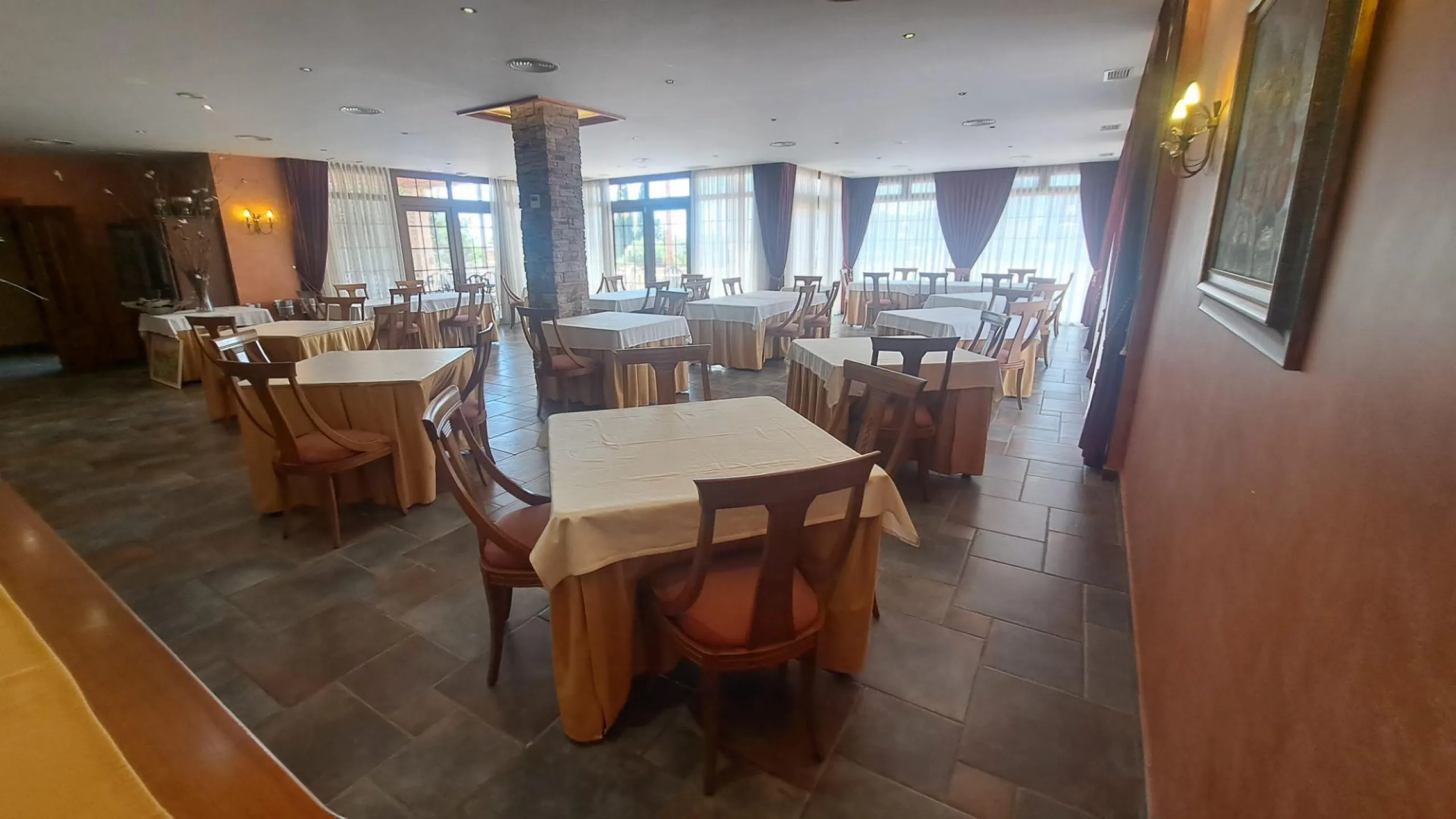 RESTAURANTE EN CABO ROIG. CON 871 M2.