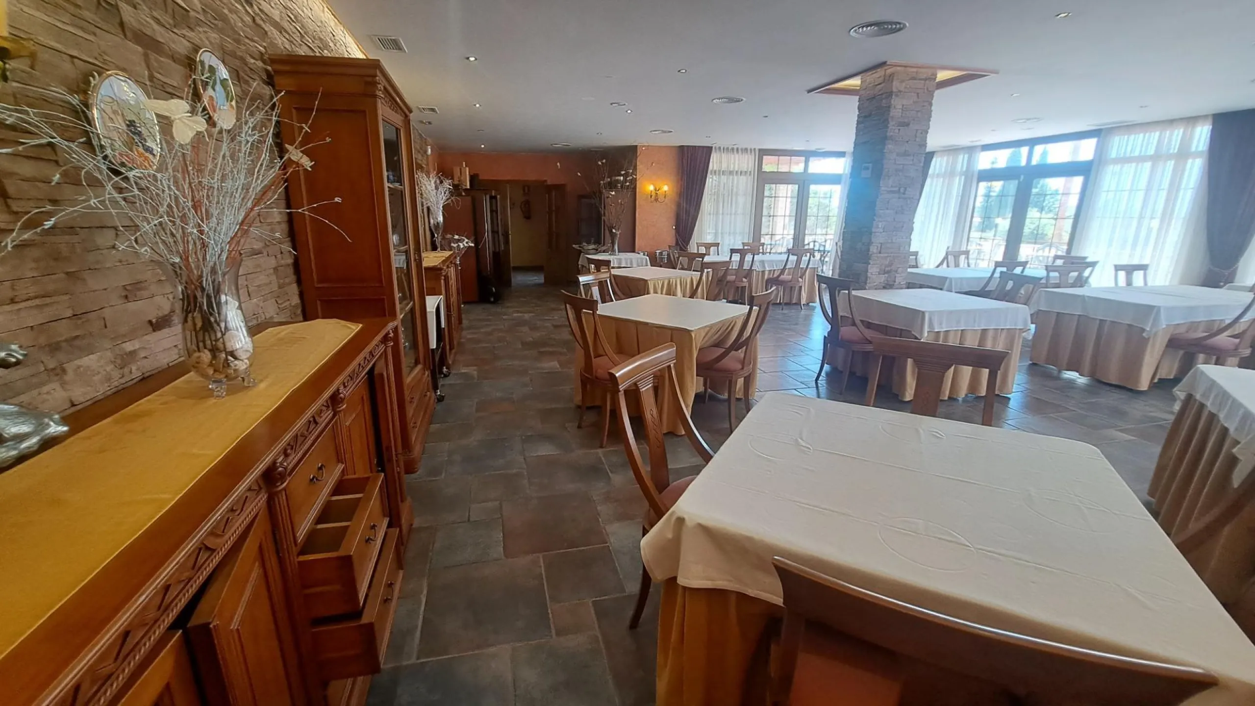 RESTAURANTE EN CABO ROIG. CON 871 M2.