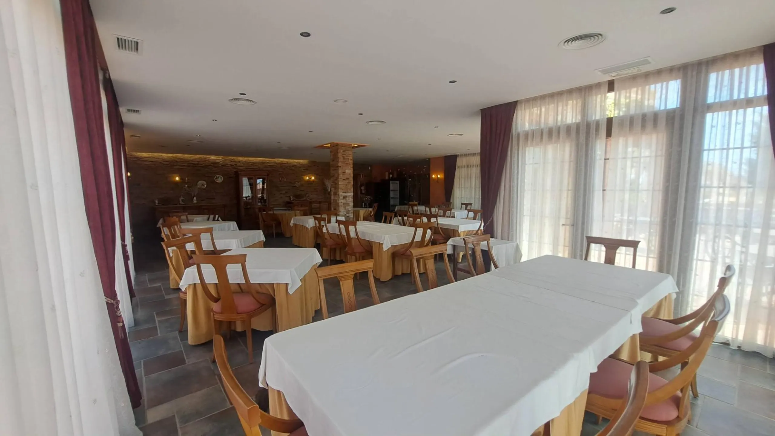 RESTAURANTE EN CABO ROIG. CON 871 M2.
