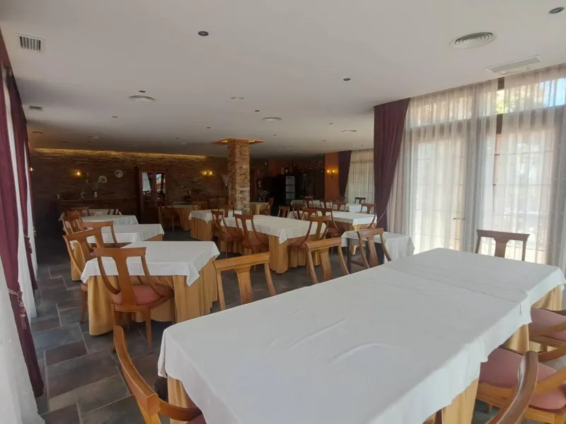RESTAURANTE EN CABO ROIG. CON 871 M2.