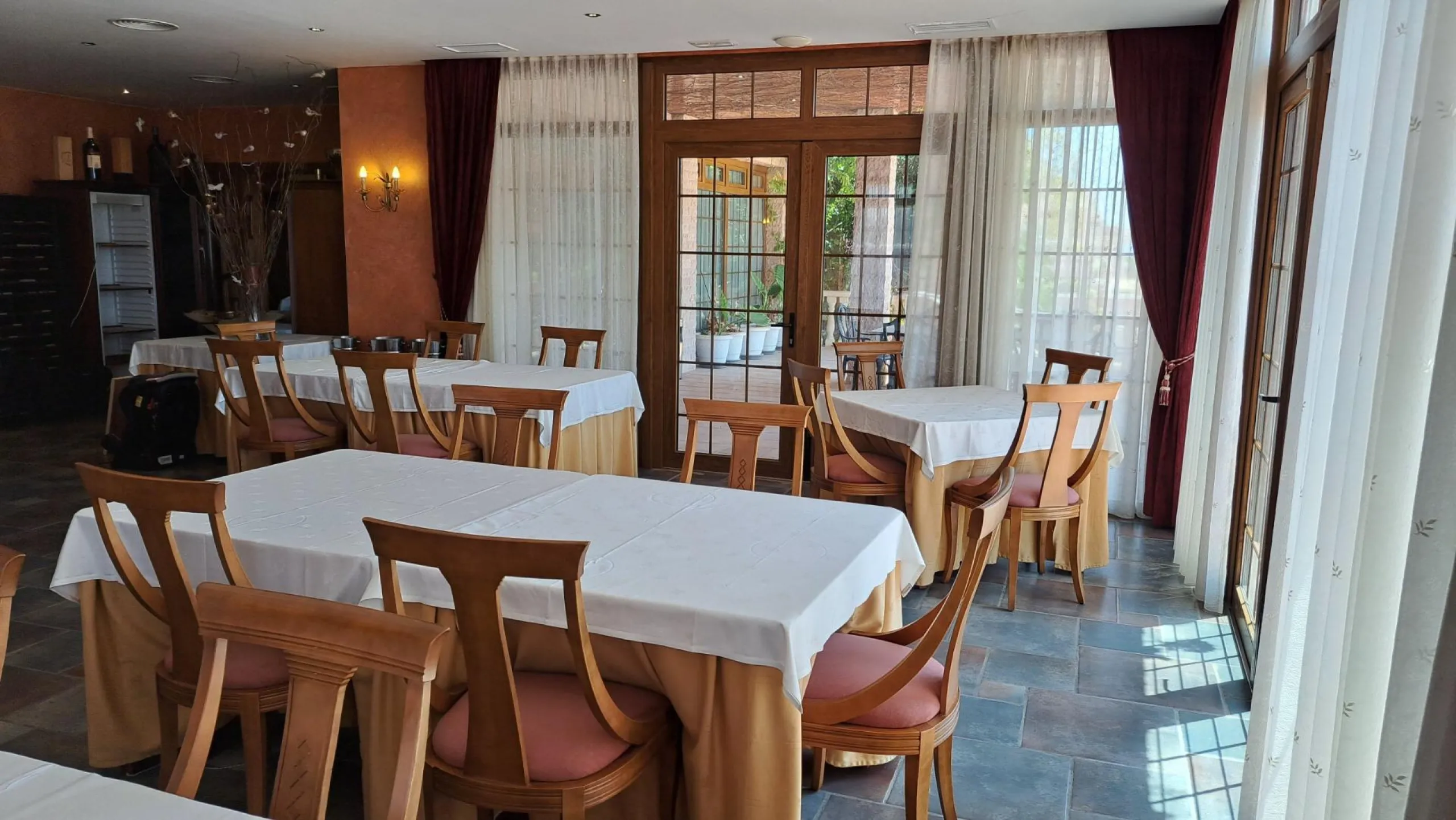 RESTAURANTE EN CABO ROIG. CON 871 M2.