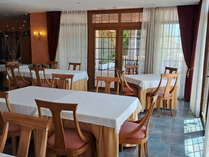 RESTAURANTE EN CABO ROIG. CON 871 M2.