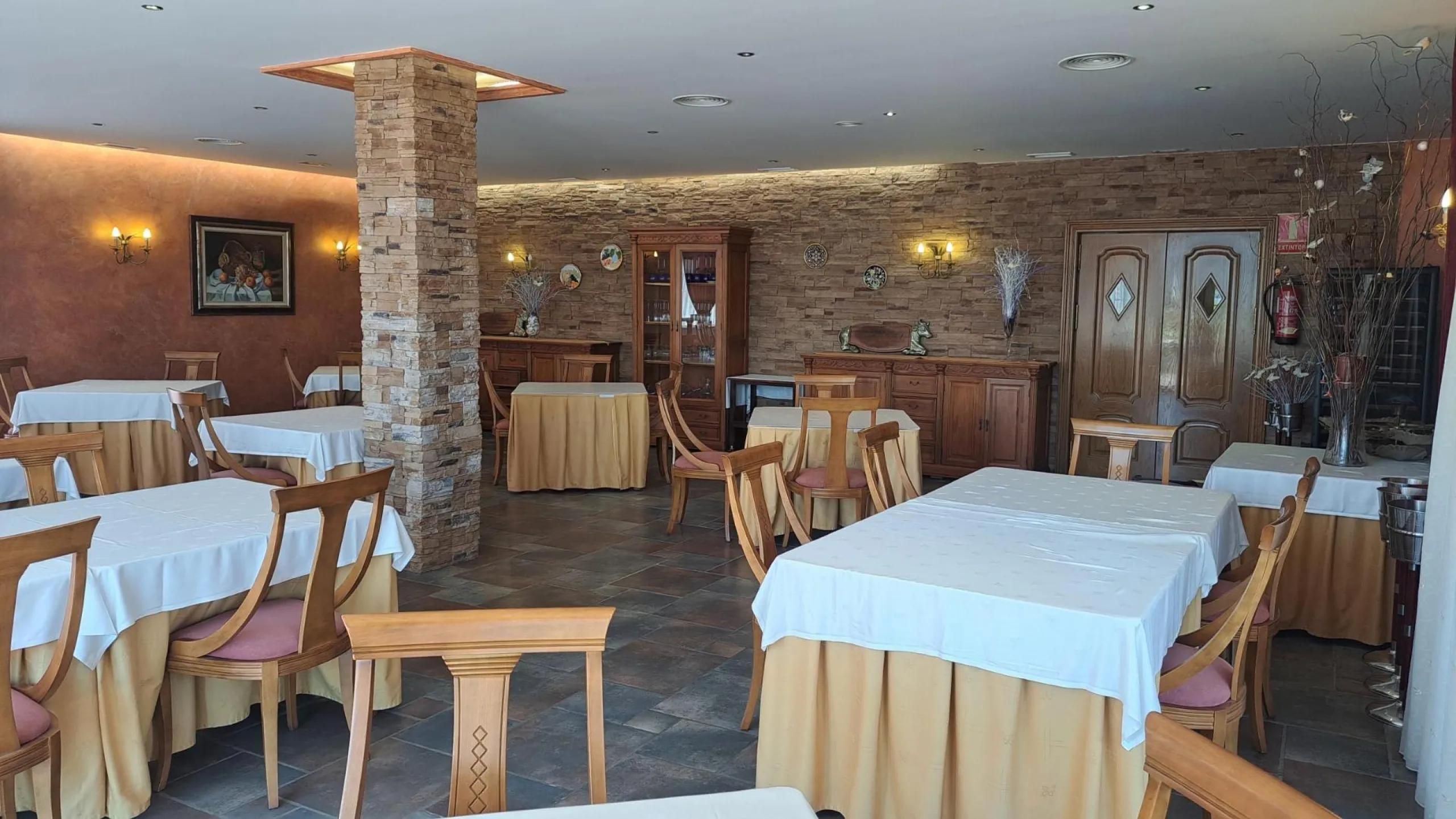 RESTAURANTE EN CABO ROIG. CON 871 M2.