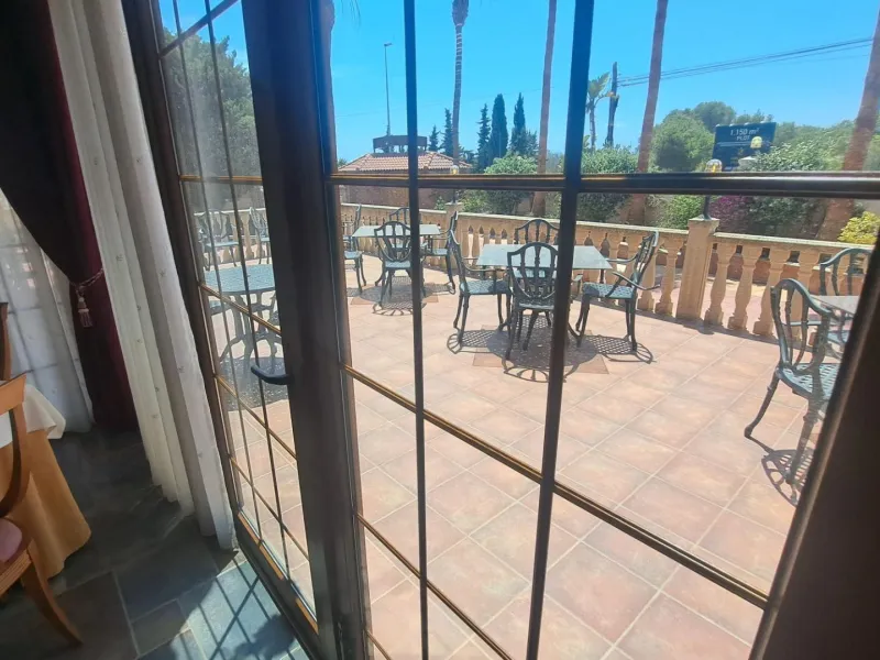 RESTAURANTE EN CABO ROIG. CON 871 M2.