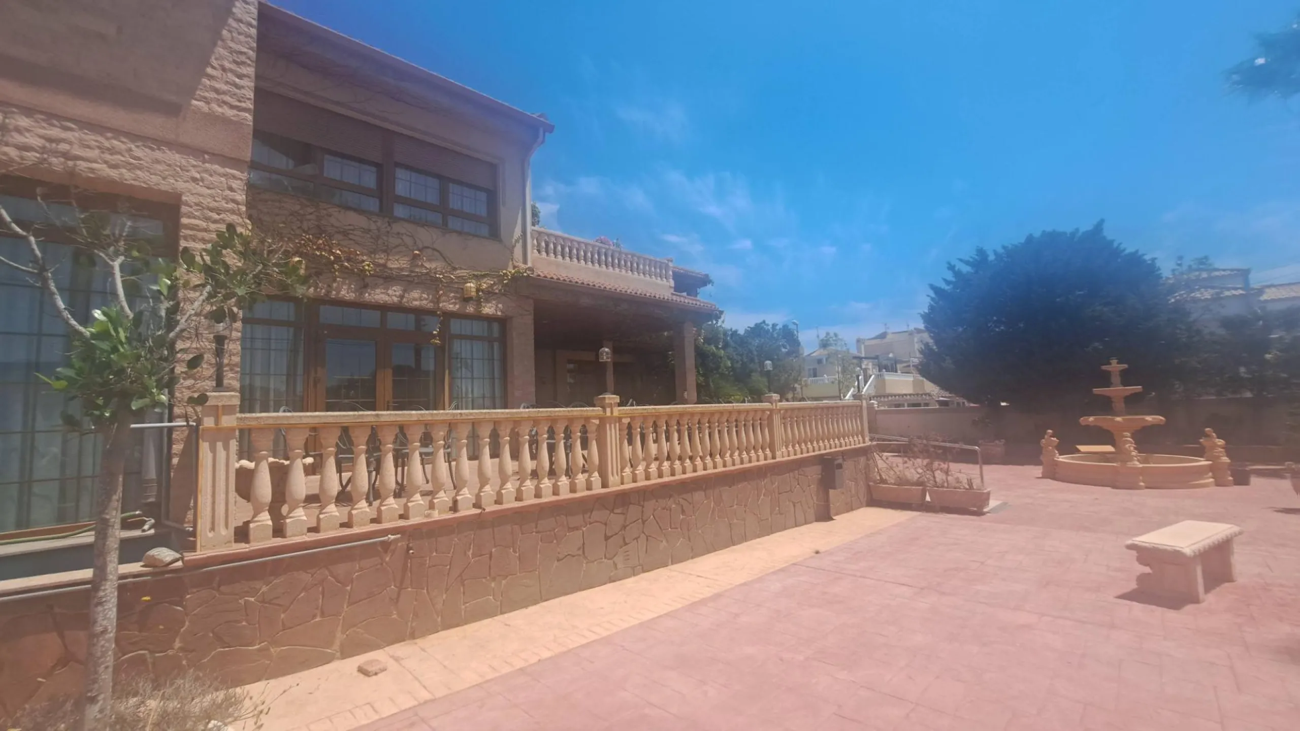 RESTAURANTE EN CABO ROIG. CON 871 M2.