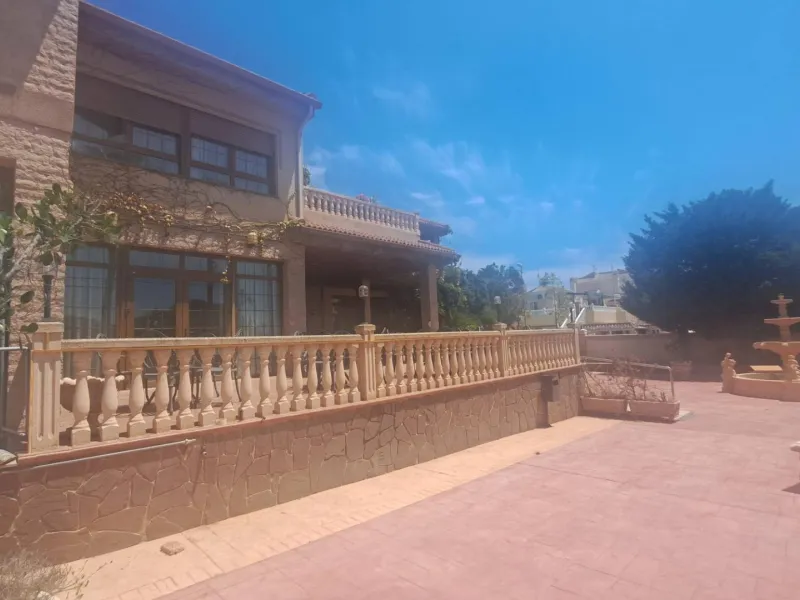 RESTAURANTE EN CABO ROIG. CON 871 M2.