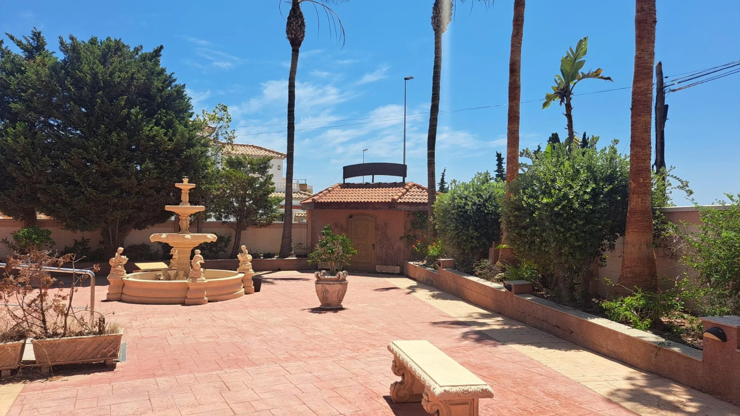 RESTAURANTE EN CABO ROIG. CON 871 M2.