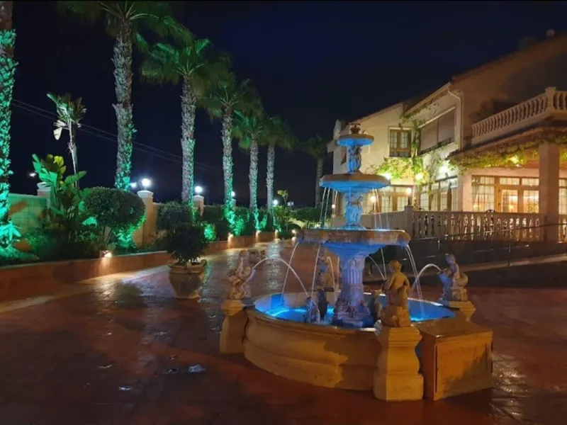 RESTAURANTE EN CABO ROIG. CON 871 M2.