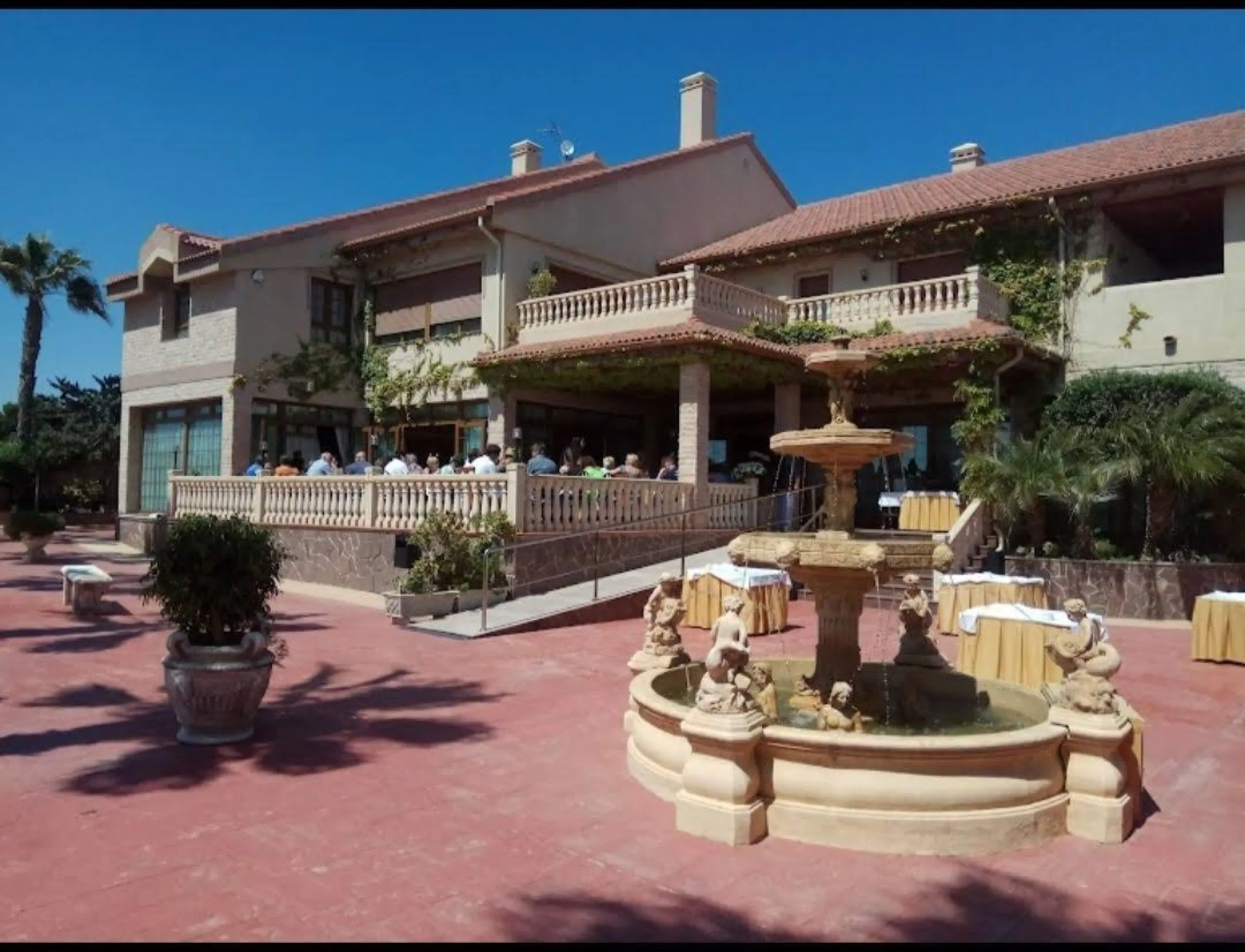 RESTAURANTE EN CABO ROIG. CON 871 M2.