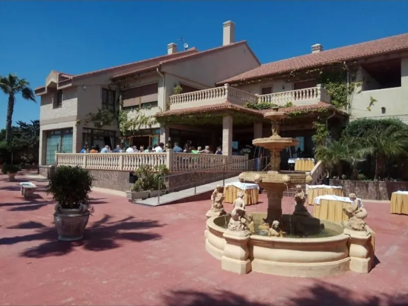 RESTAURANTE EN CABO ROIG. CON 871 M2.