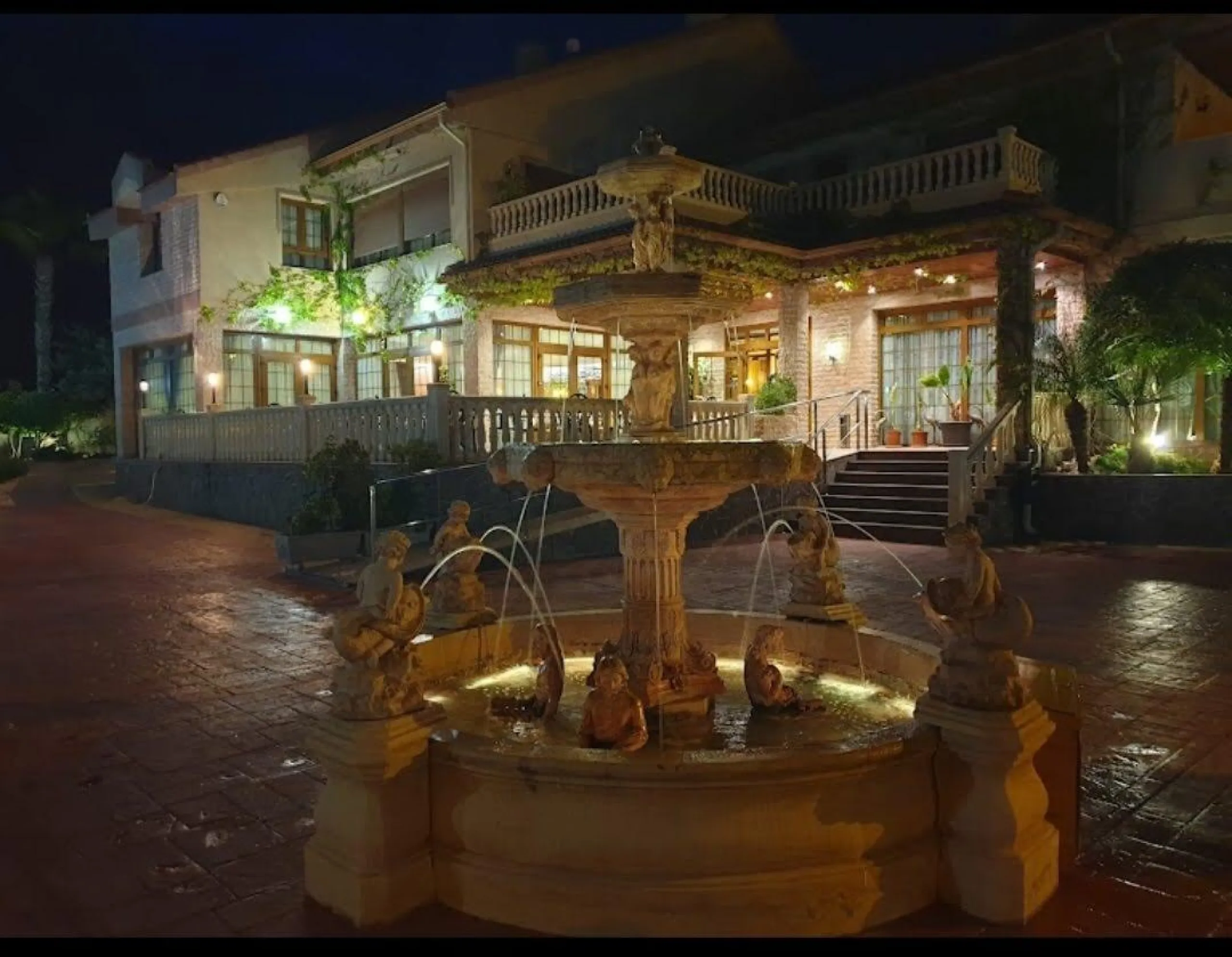 RESTAURANTE EN CABO ROIG. CON 871 M2.