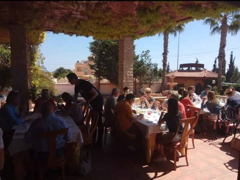 RESTAURANTE EN CABO ROIG. CON 871 M2.