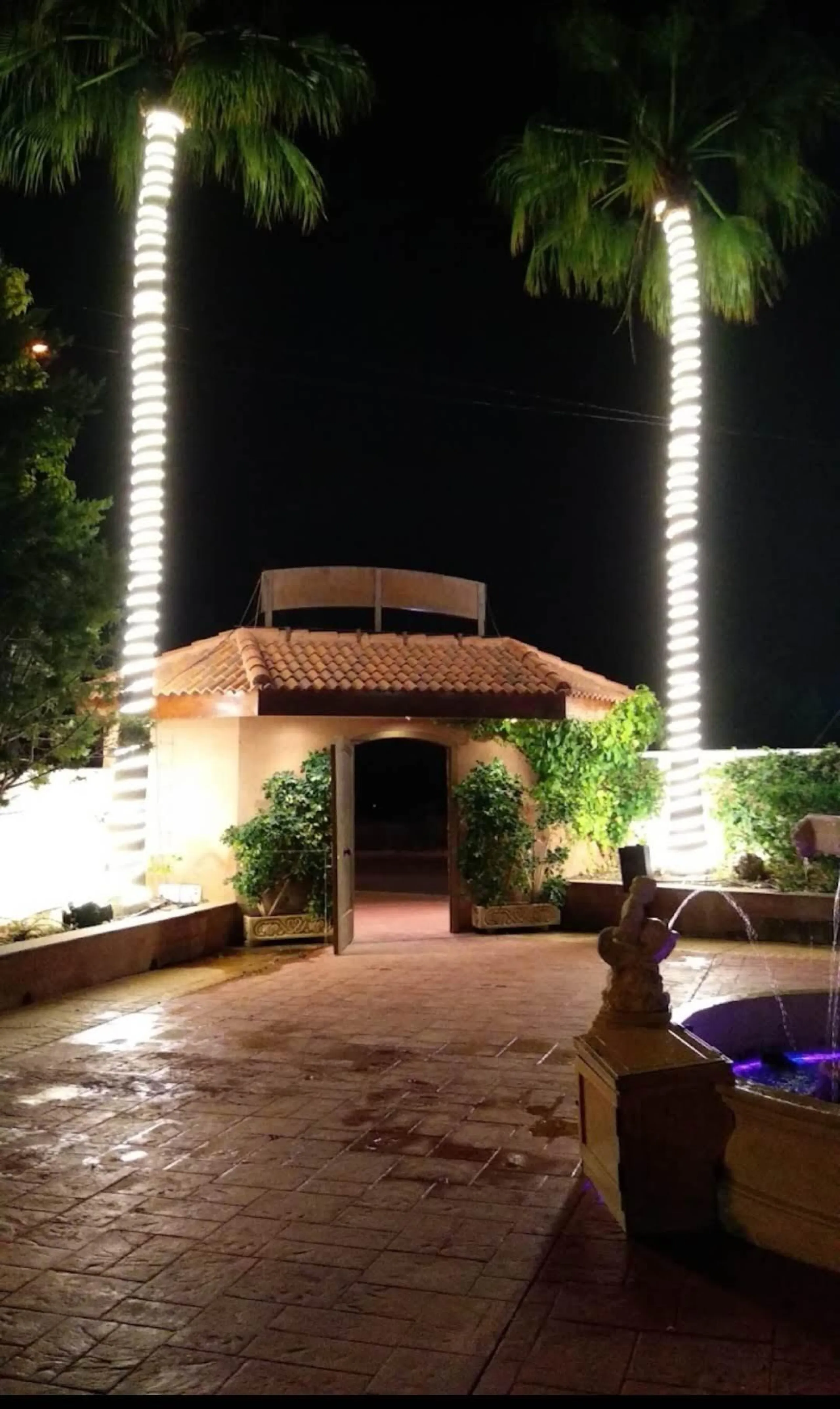 RESTAURANTE EN CABO ROIG. CON 871 M2.