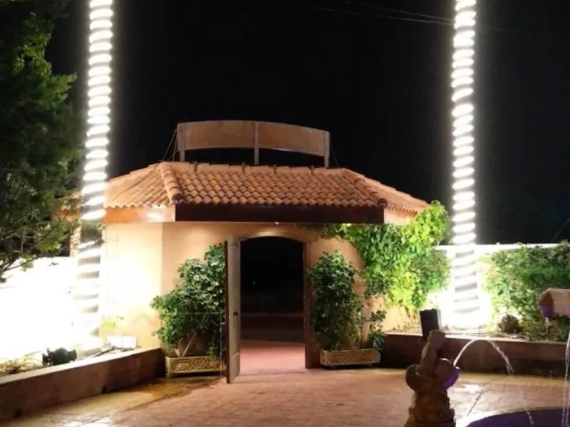 RESTAURANTE EN CABO ROIG. CON 871 M2.