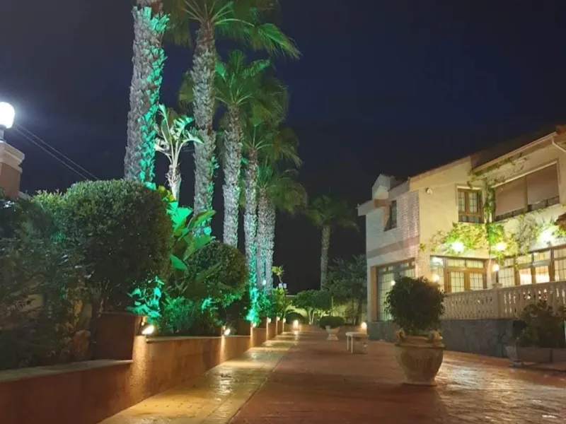 RESTAURANTE EN CABO ROIG. CON 871 M2.