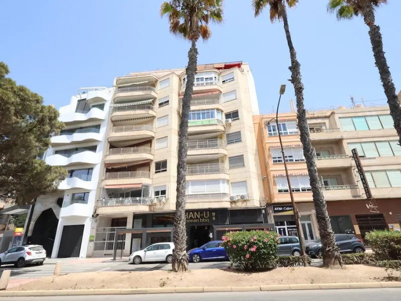 REFORMADO APARTAMENTO FRENTE DEL PUERTO. 3 DORM. 2 BAÑO. 110M2.