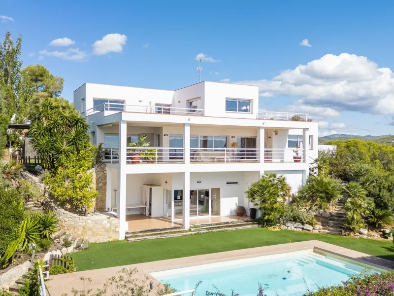 Villa con vistas panorámicas al mar y al golf en Sitges, Can Girona