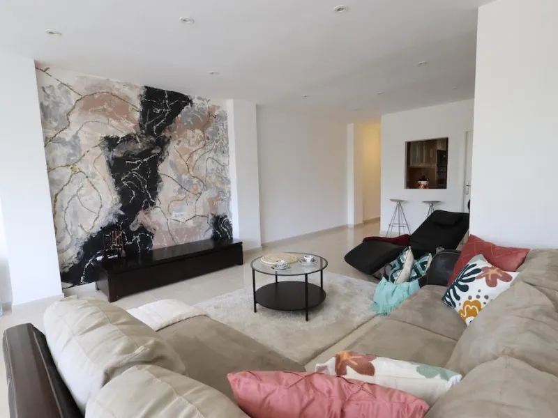 REFORMADO APARTAMENTO FRENTE DEL PUERTO. 3 DORM. 2 BAÑO. 110M2.