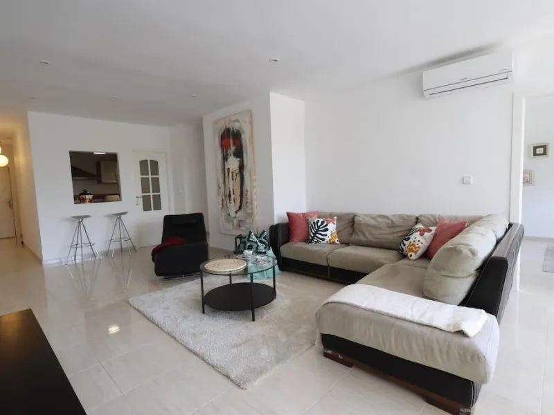 REFORMADO APARTAMENTO FRENTE DEL PUERTO. 3 DORM. 2 BAÑO. 110M2.