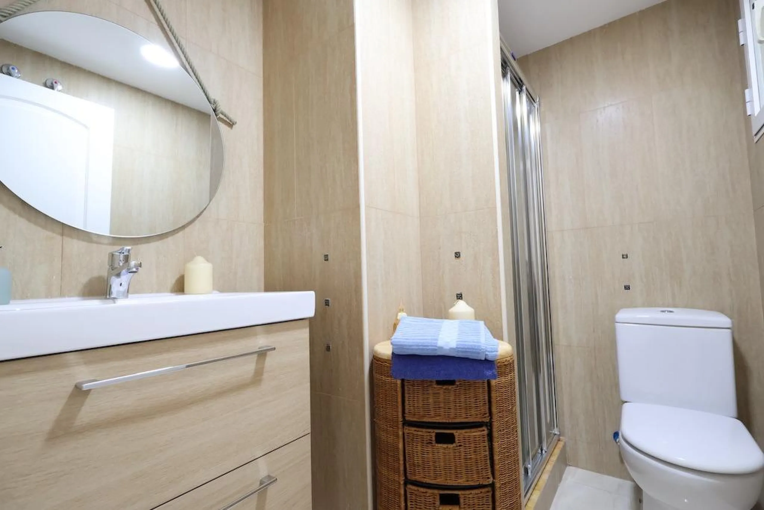 REFORMADO APARTAMENTO FRENTE DEL PUERTO. 3 DORM. 2 BAÑO. 110M2.
