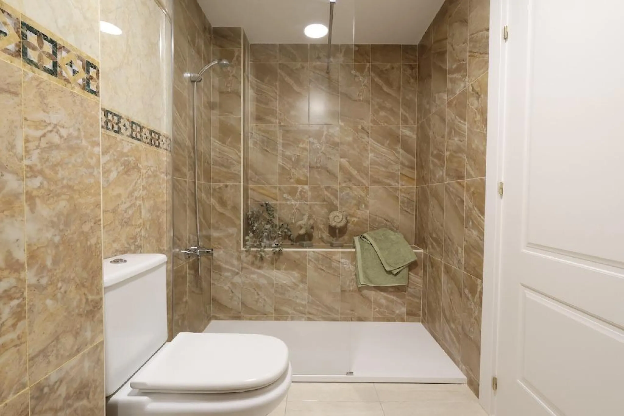 REFORMADO APARTAMENTO FRENTE DEL PUERTO. 3 DORM. 2 BAÑO. 110M2.