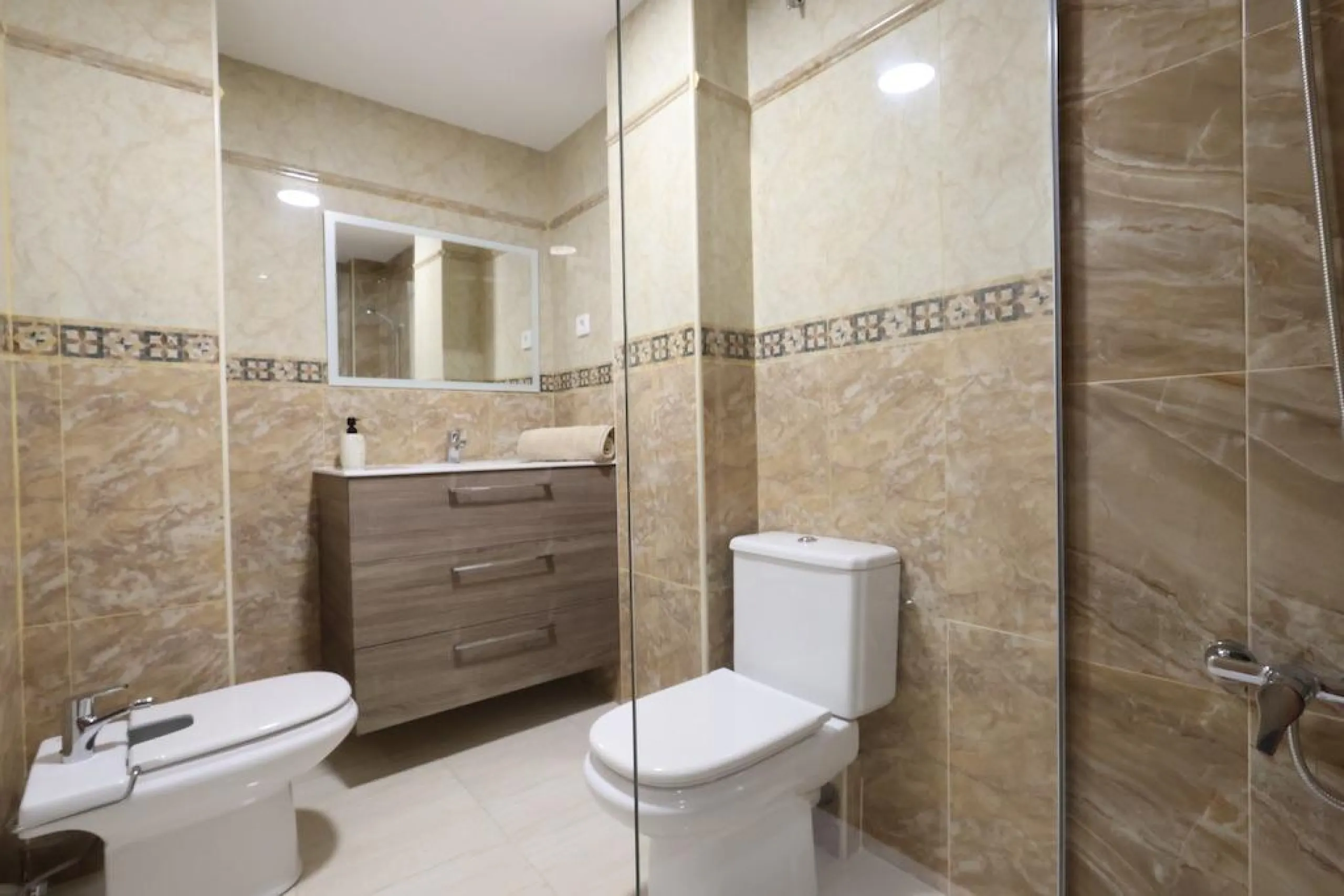 REFORMADO APARTAMENTO FRENTE DEL PUERTO. 3 DORM. 2 BAÑO. 110M2.