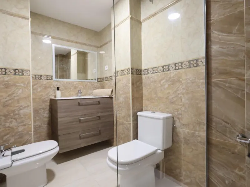 REFORMADO APARTAMENTO FRENTE DEL PUERTO. 3 DORM. 2 BAÑO. 110M2.