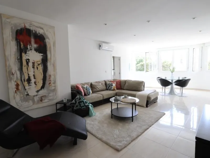 REFORMADO APARTAMENTO FRENTE DEL PUERTO. 3 DORM. 2 BAÑO. 110M2.