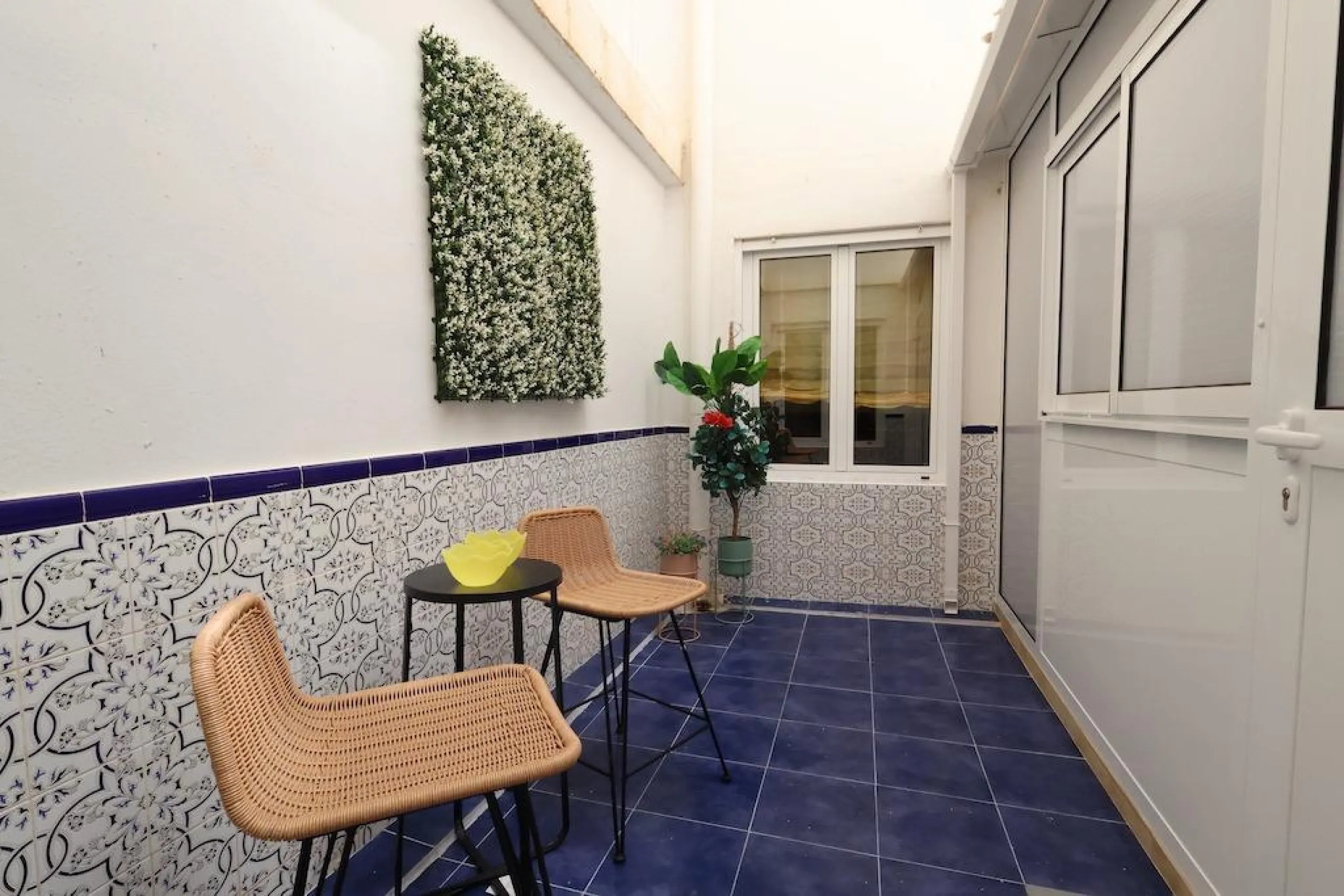 REFORMADO APARTAMENTO FRENTE DEL PUERTO. 3 DORM. 2 BAÑO. 110M2.