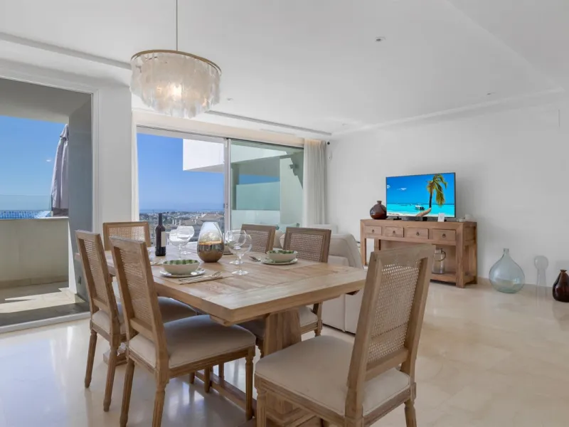 Südlich ausgerichtetes Penthouse mit privatem Pool zu verkaufen
