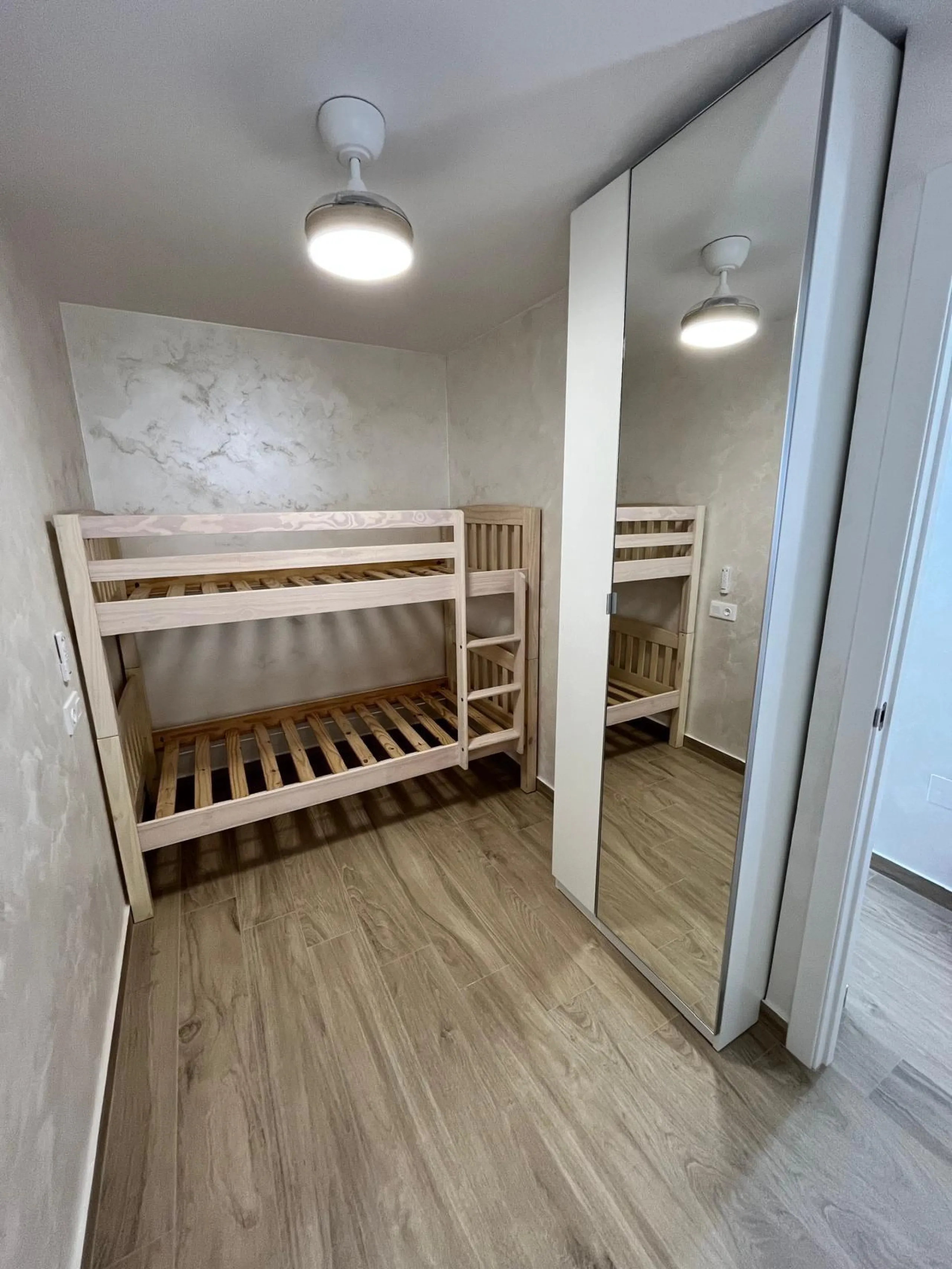 APARTAMENTO DE LUJO . EN PRIMERA LINEA CON VISTAS AL MAR