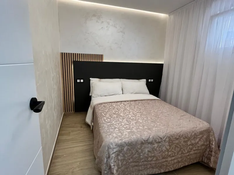 APARTAMENTO DE LUJO . EN PRIMERA LINEA CON VISTAS AL MAR