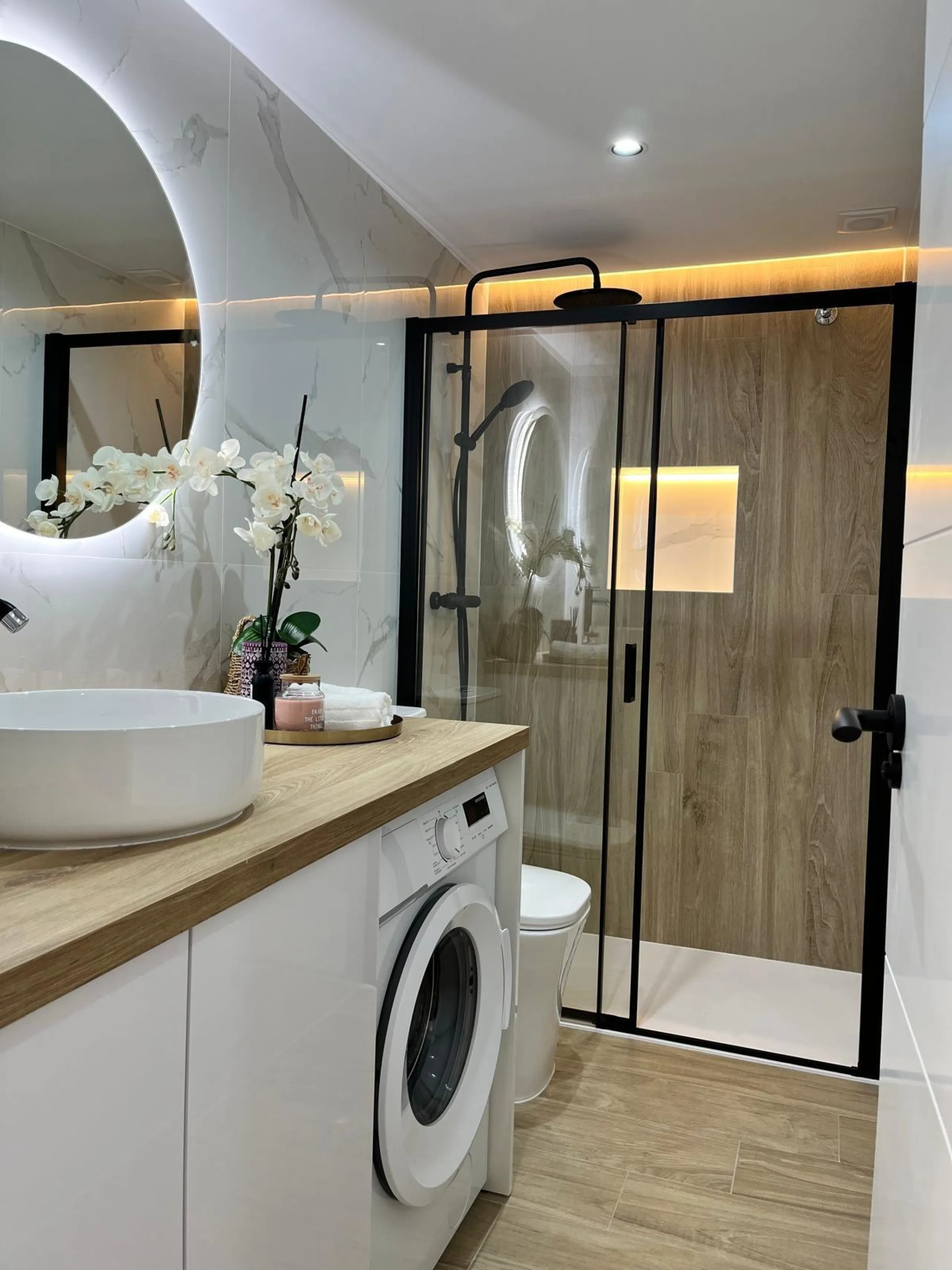 APARTAMENTO DE LUJO . EN PRIMERA LINEA CON VISTAS AL MAR