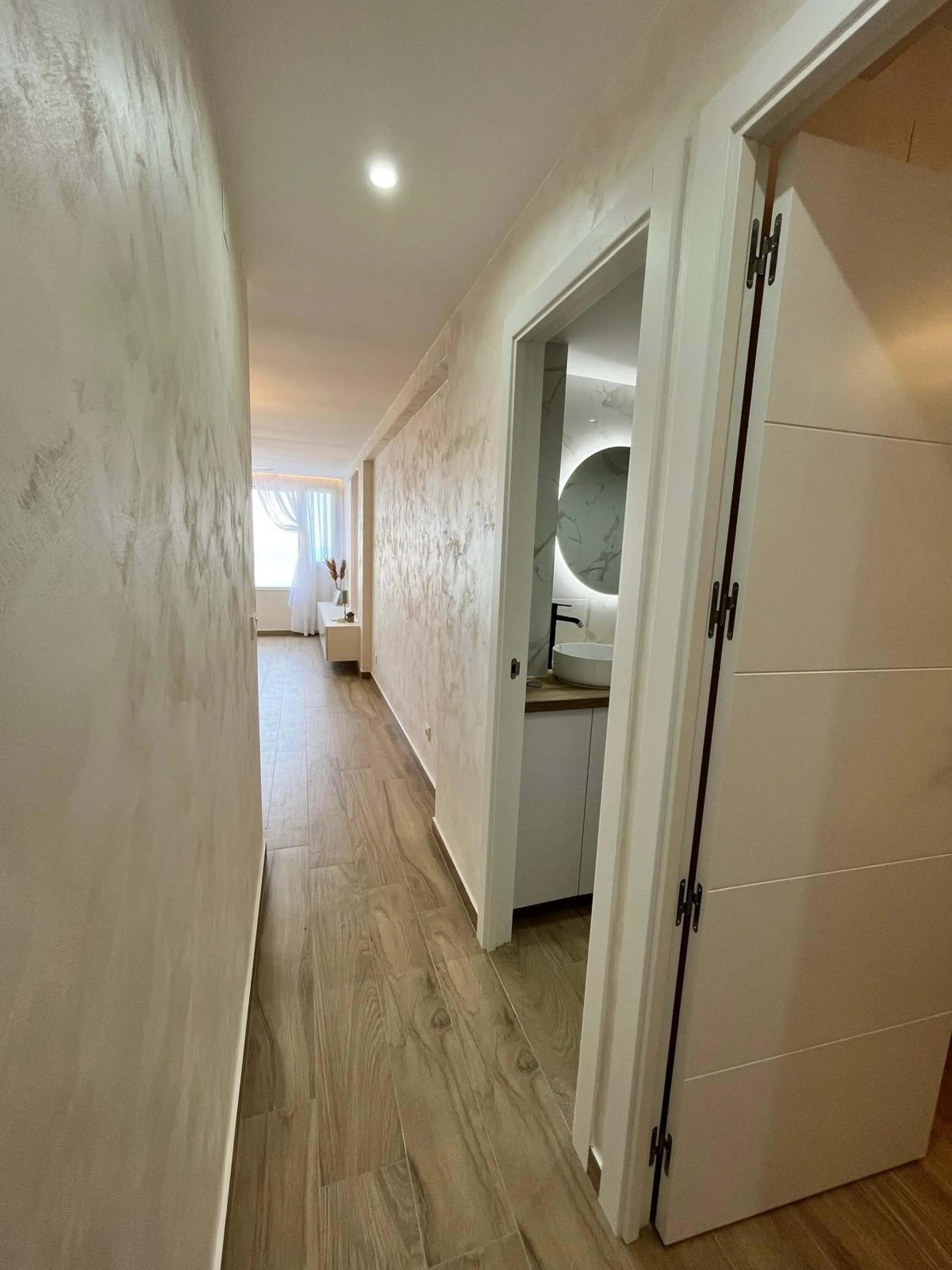 APARTAMENTO DE LUJO . EN PRIMERA LINEA CON VISTAS AL MAR