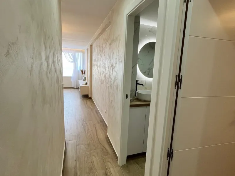 APARTAMENTO DE LUJO . EN PRIMERA LINEA CON VISTAS AL MAR