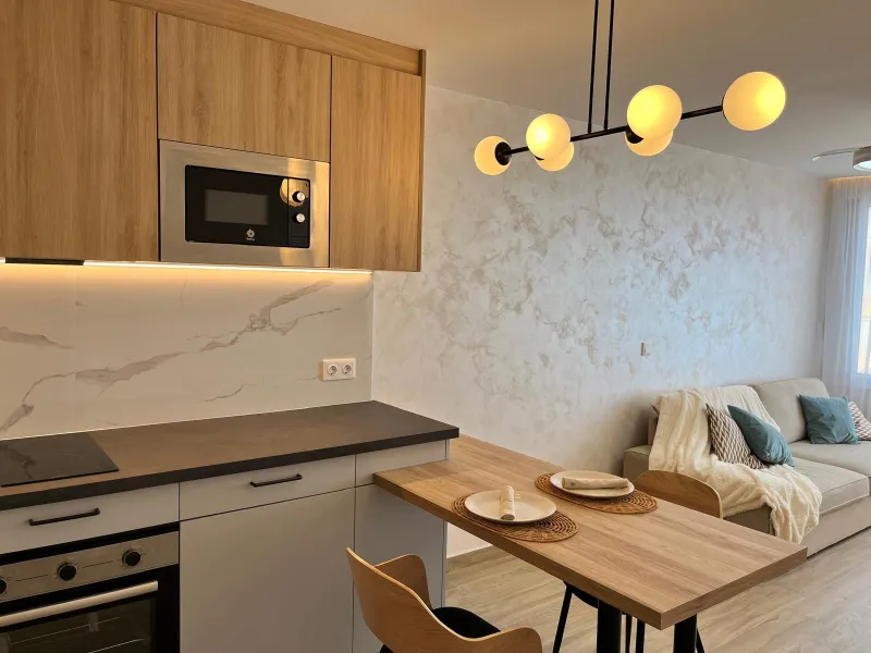 APARTAMENTO DE LUJO . EN PRIMERA LINEA CON VISTAS AL MAR