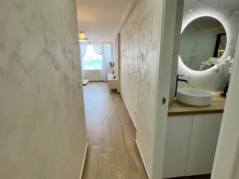 APARTAMENTO DE LUJO . EN PRIMERA LINEA CON VISTAS AL MAR