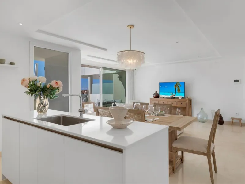 Südlich ausgerichtetes Penthouse mit privatem Pool zu verkaufen