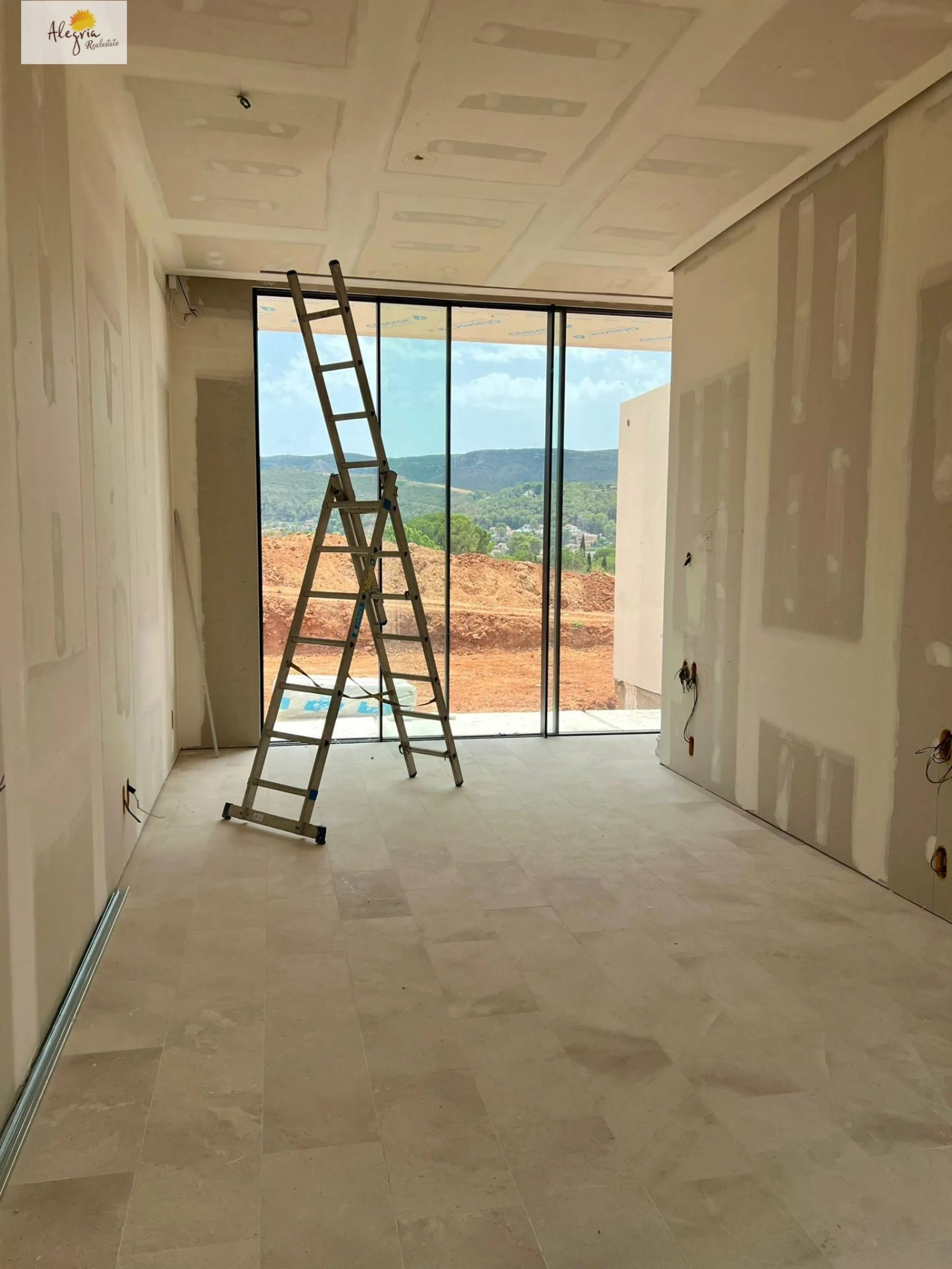 EXCLUSIVA VILLA DE OBRA NUEVA