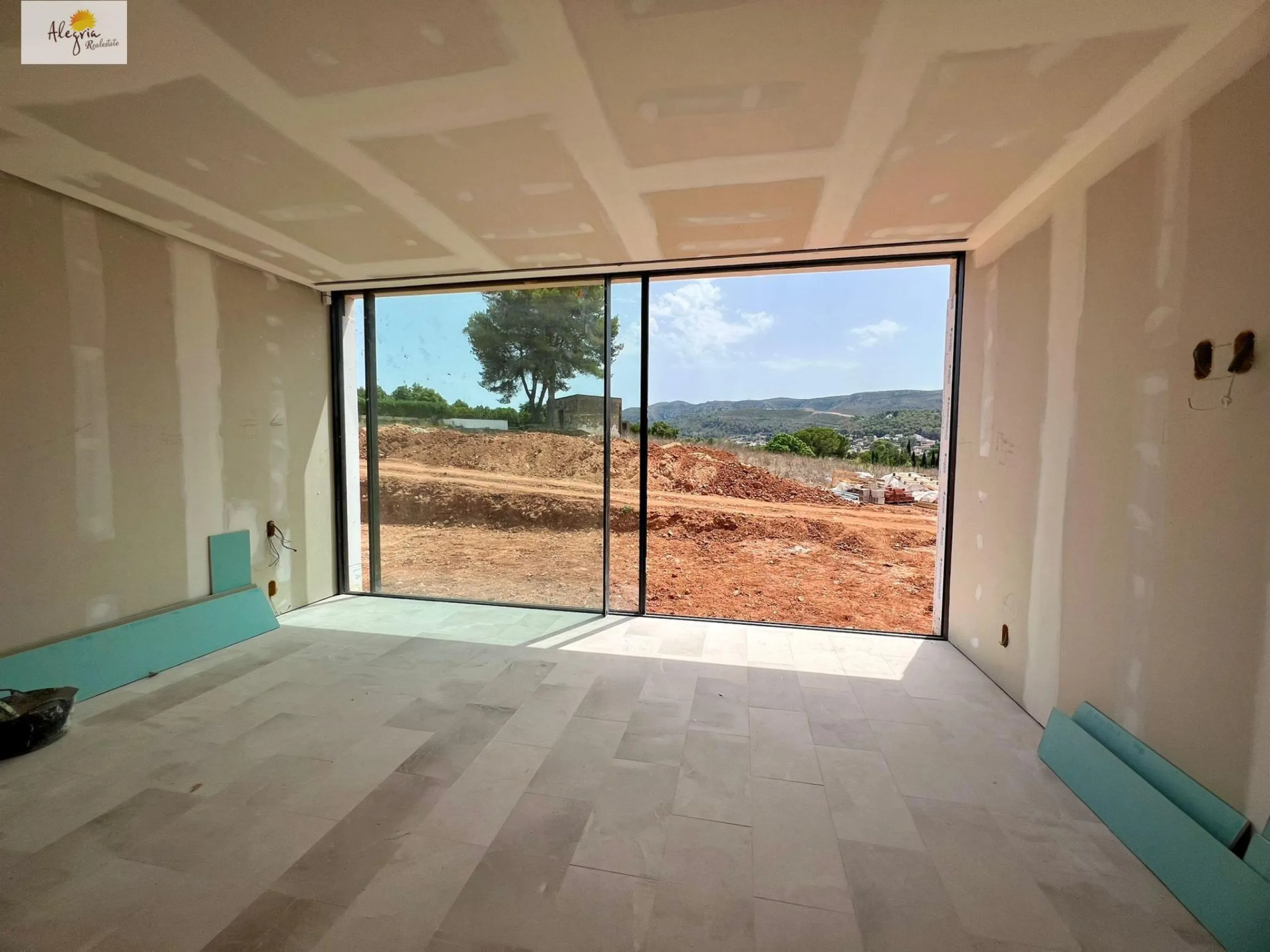 EXCLUSIVA VILLA DE OBRA NUEVA