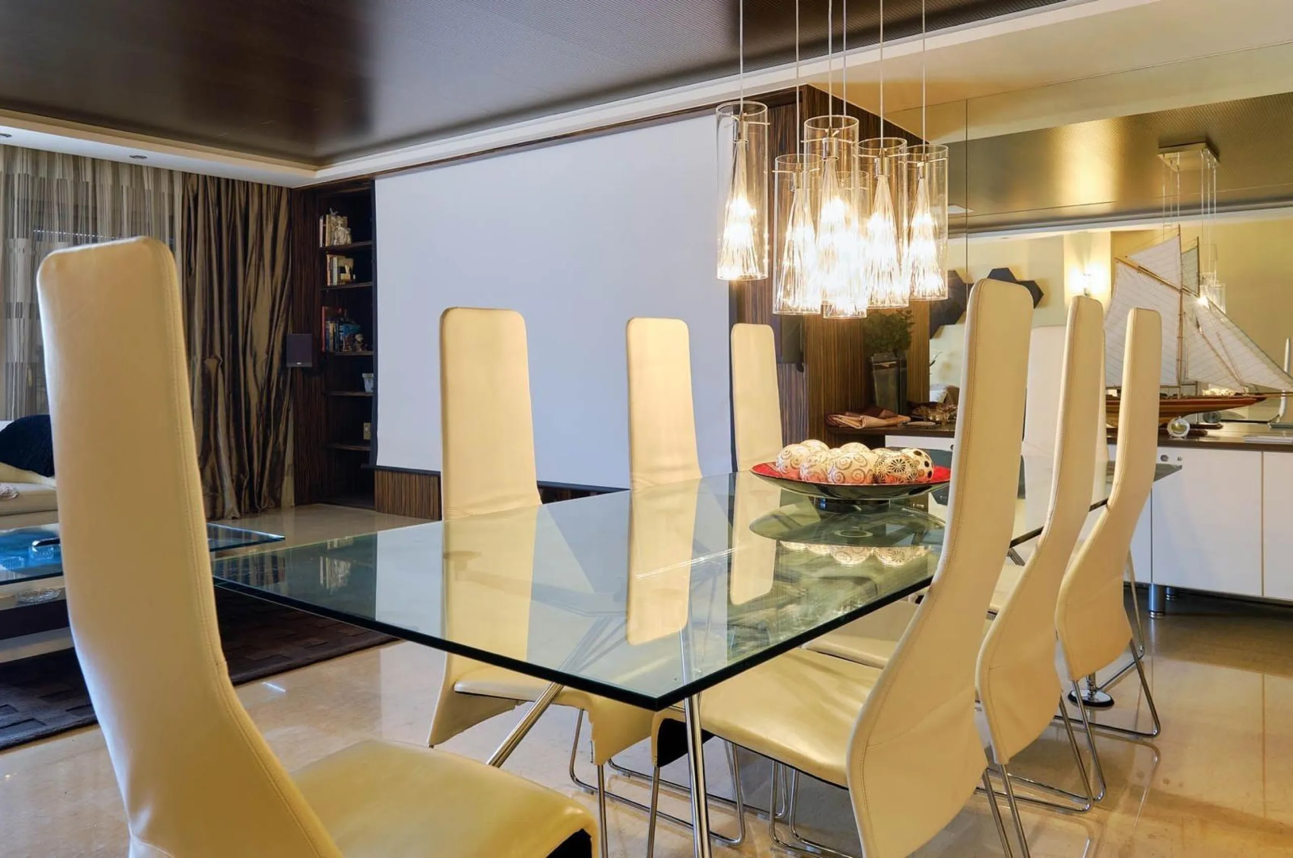 ÁTICO DE LUJO EN LA PLAZA DEL TEATRO. 228 M2. 3 DORM. 3 BAÑOS. SOLARIUM 80 M2. PLAYA A 600 METROS.