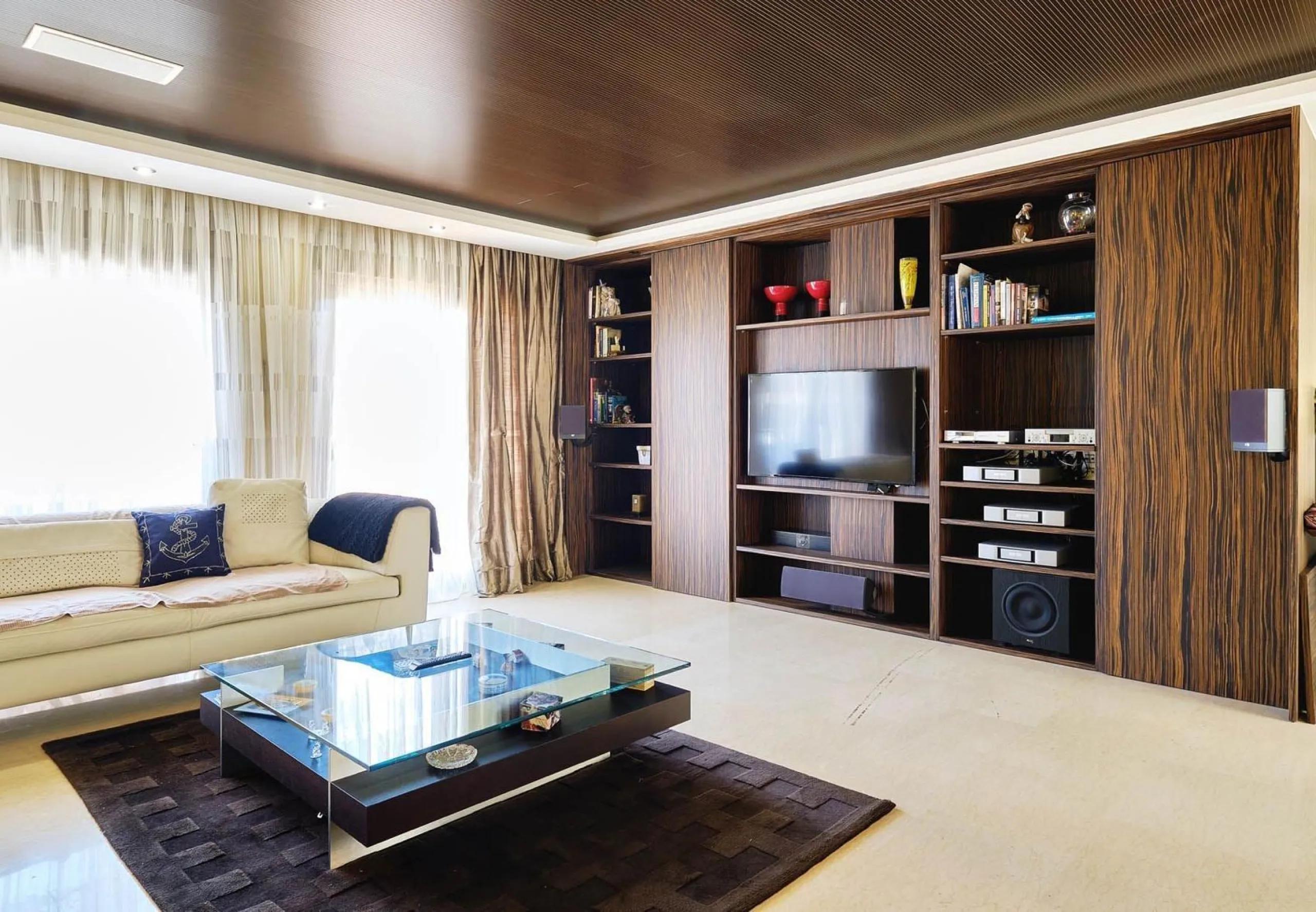 ÁTICO DE LUJO EN LA PLAZA DEL TEATRO. 228 M2. 3 DORM. 3 BAÑOS. SOLARIUM 80 M2. PLAYA A 600 METROS.