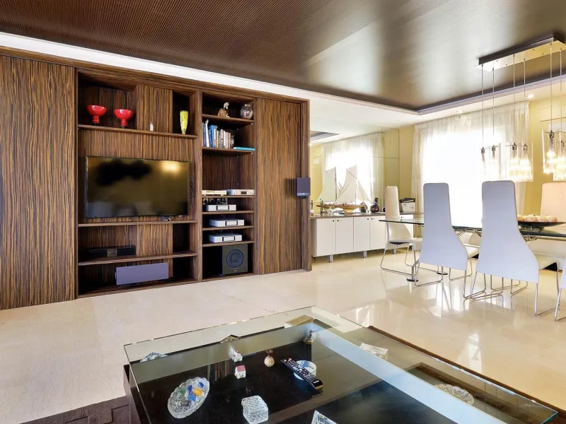 ÁTICO DE LUJO EN LA PLAZA DEL TEATRO. 228 M2. 3 DORM. 3 BAÑOS. SOLARIUM 80 M2. PLAYA A 600 METROS.