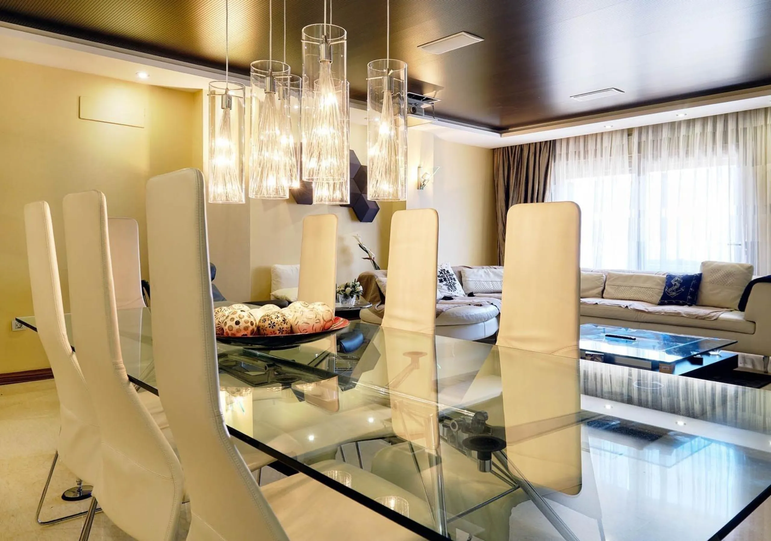 ÁTICO DE LUJO EN LA PLAZA DEL TEATRO. 228 M2. 3 DORM. 3 BAÑOS. SOLARIUM 80 M2. PLAYA A 600 METROS.