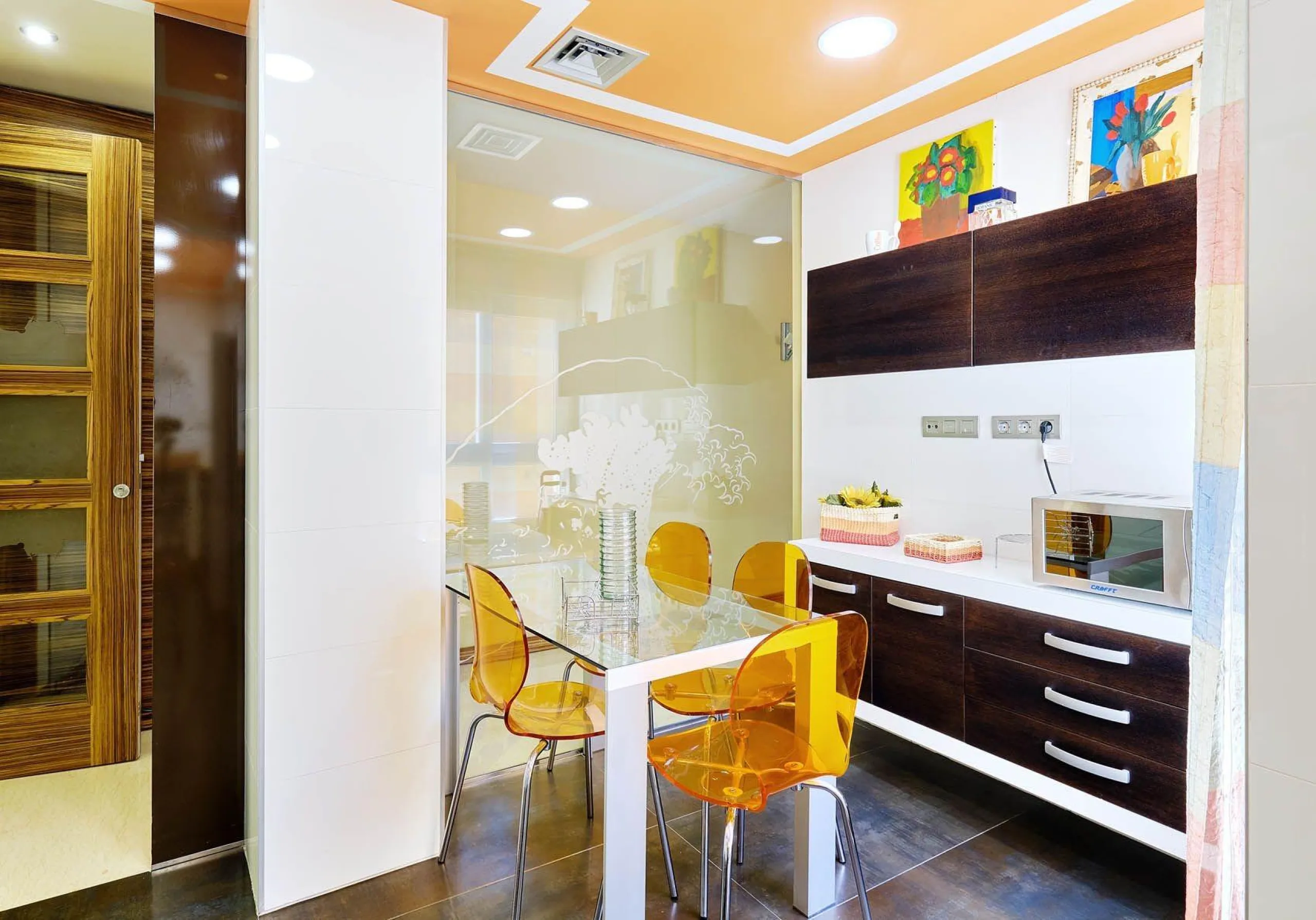 ÁTICO DE LUJO EN LA PLAZA DEL TEATRO. 228 M2. 3 DORM. 3 BAÑOS. SOLARIUM 80 M2. PLAYA A 600 METROS.