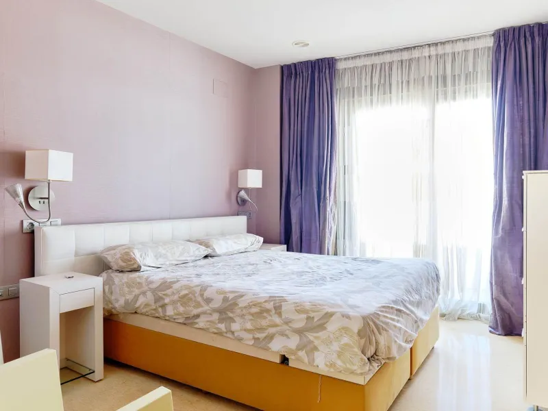 ÁTICO DE LUJO EN LA PLAZA DEL TEATRO. 228 M2. 3 DORM. 3 BAÑOS. SOLARIUM 80 M2. PLAYA A 600 METROS.