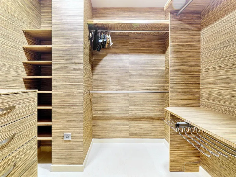 ÁTICO DE LUJO EN LA PLAZA DEL TEATRO. 228 M2. 3 DORM. 3 BAÑOS. SOLARIUM 80 M2. PLAYA A 600 METROS.