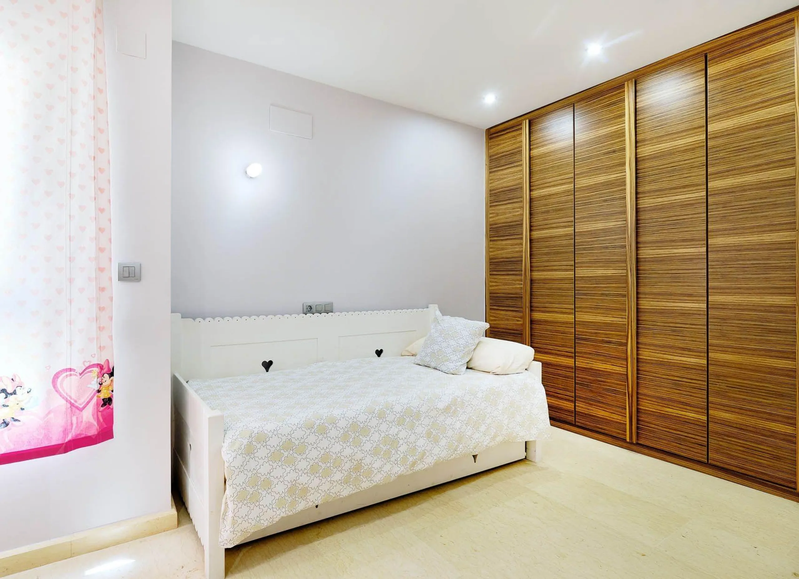 ÁTICO DE LUJO EN LA PLAZA DEL TEATRO. 228 M2. 3 DORM. 3 BAÑOS. SOLARIUM 80 M2. PLAYA A 600 METROS.