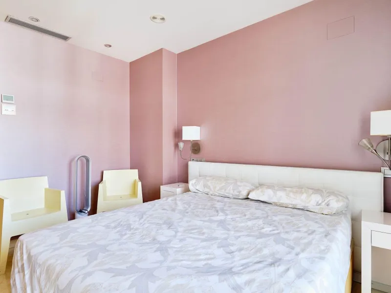 ÁTICO DE LUJO EN LA PLAZA DEL TEATRO. 228 M2. 3 DORM. 3 BAÑOS. SOLARIUM 80 M2. PLAYA A 600 METROS.