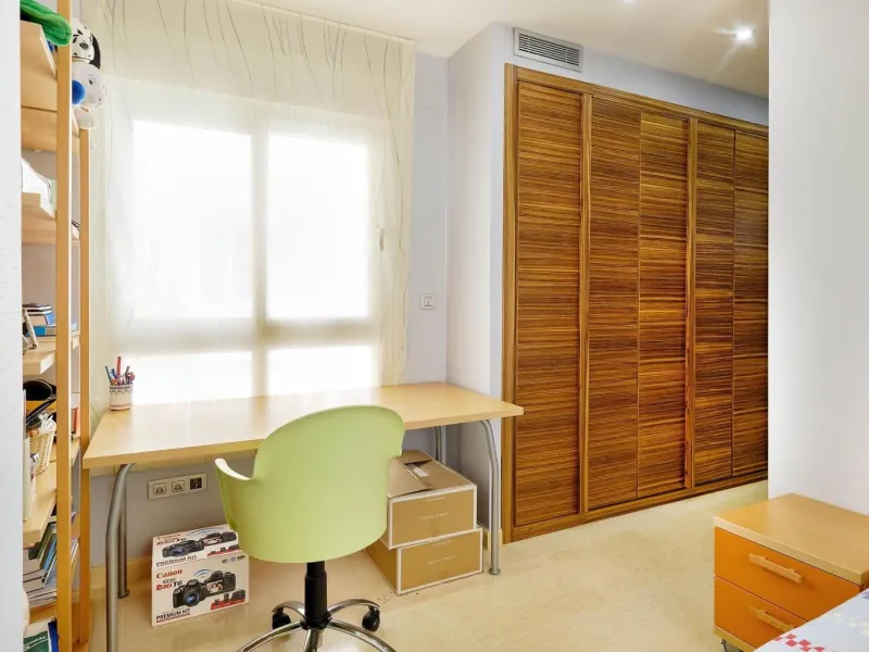 ÁTICO DE LUJO EN LA PLAZA DEL TEATRO. 228 M2. 3 DORM. 3 BAÑOS. SOLARIUM 80 M2. PLAYA A 600 METROS.